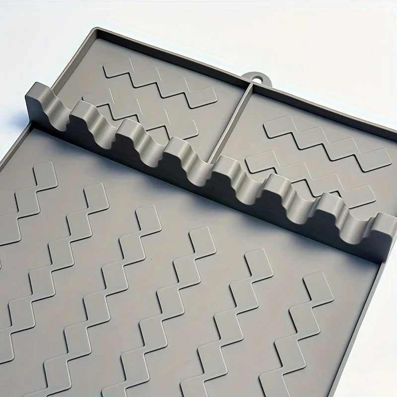 Silicone BBQ Mat with Drip Tray ā Heat-Resistant Grill Side Burner & Utensil Holder.